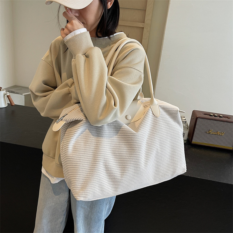 Bolso de equipaje de gran capacidad para viajes de cercanías para mujer 2024 invierno nuevo bolso de viaje de moda versátil bolso de espera ligero de un solo hombro