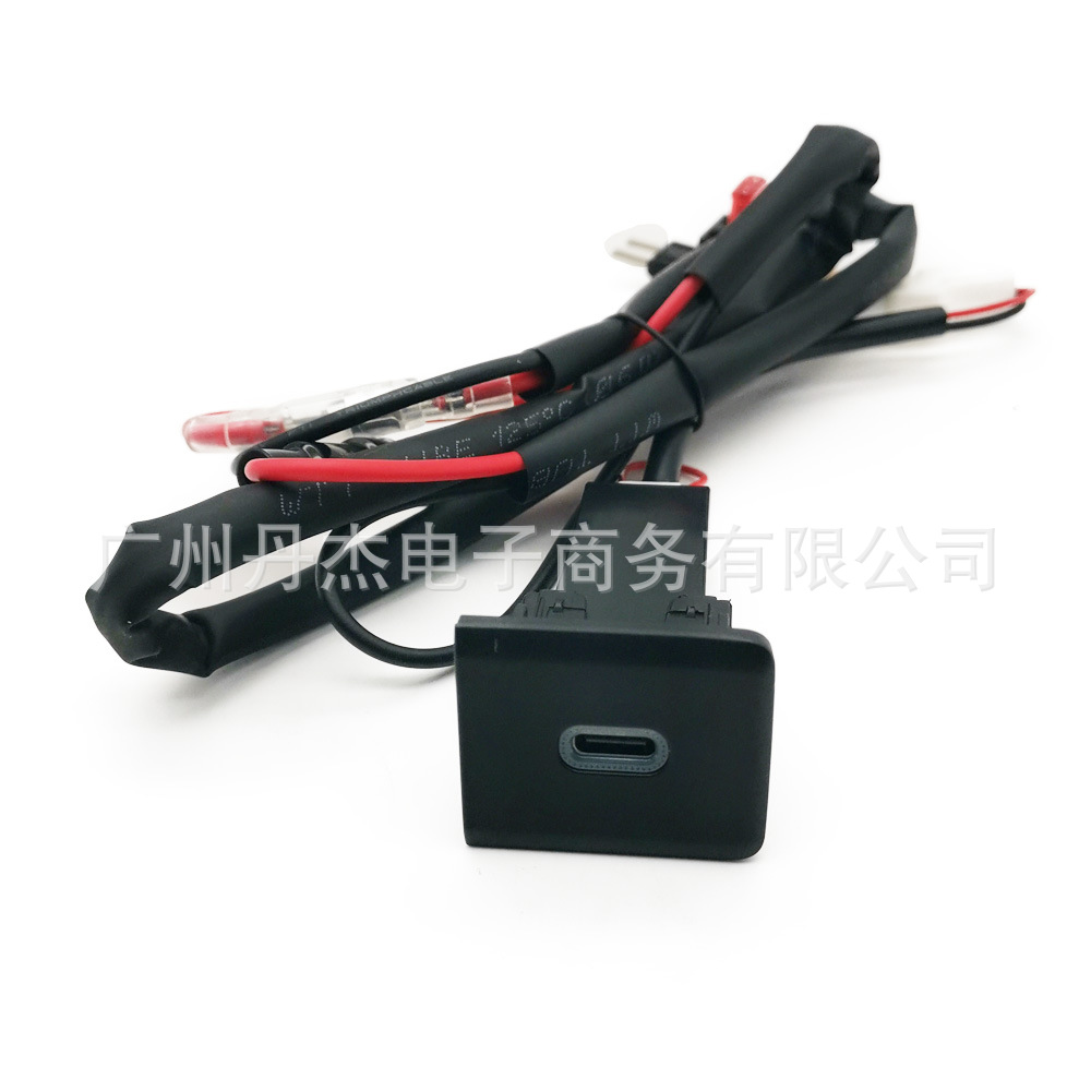 Suitable for Volkswagen Caravelle T5 Modified Car Charger Type-C Fast Charging Car Charger Socket Interface