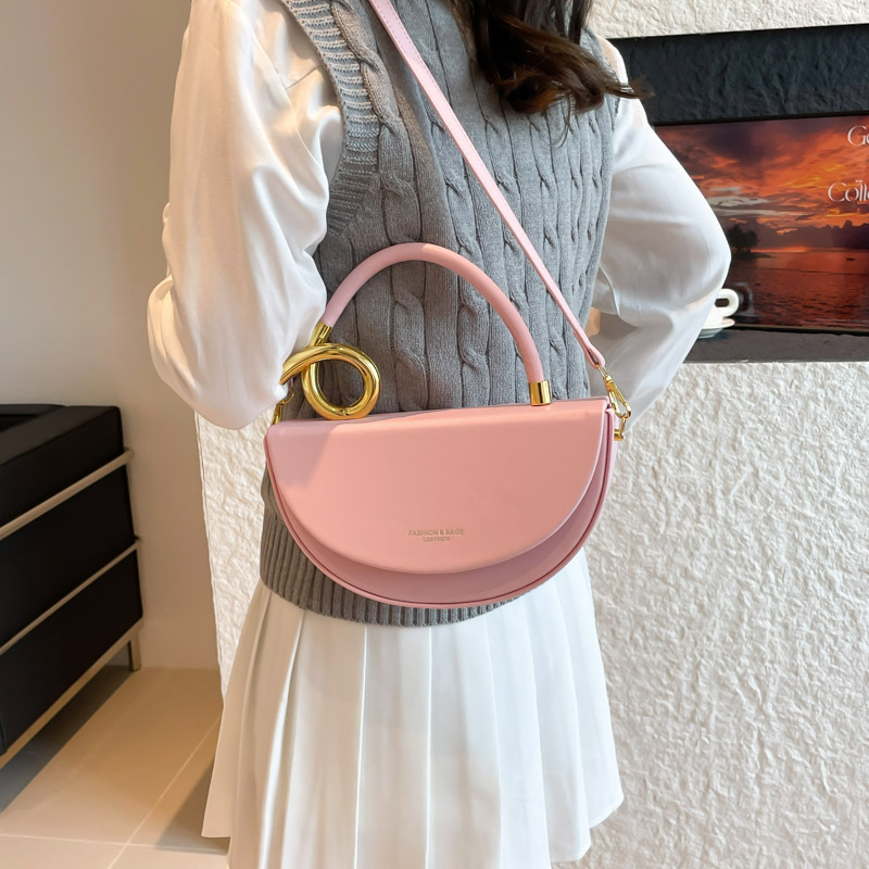 Comercio exterior transfronterizo retro diseño semicircular bolsa de silla de montar para mujeres 2025 nueva moda versátil bolsa de hombro portátil