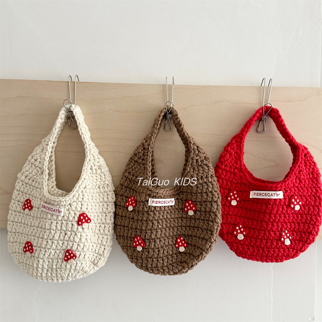 Children's stylish strawberry chunky yarn handmade crochet open-top handbag, suitable for shopping, lightweight, casual, versatile handbag