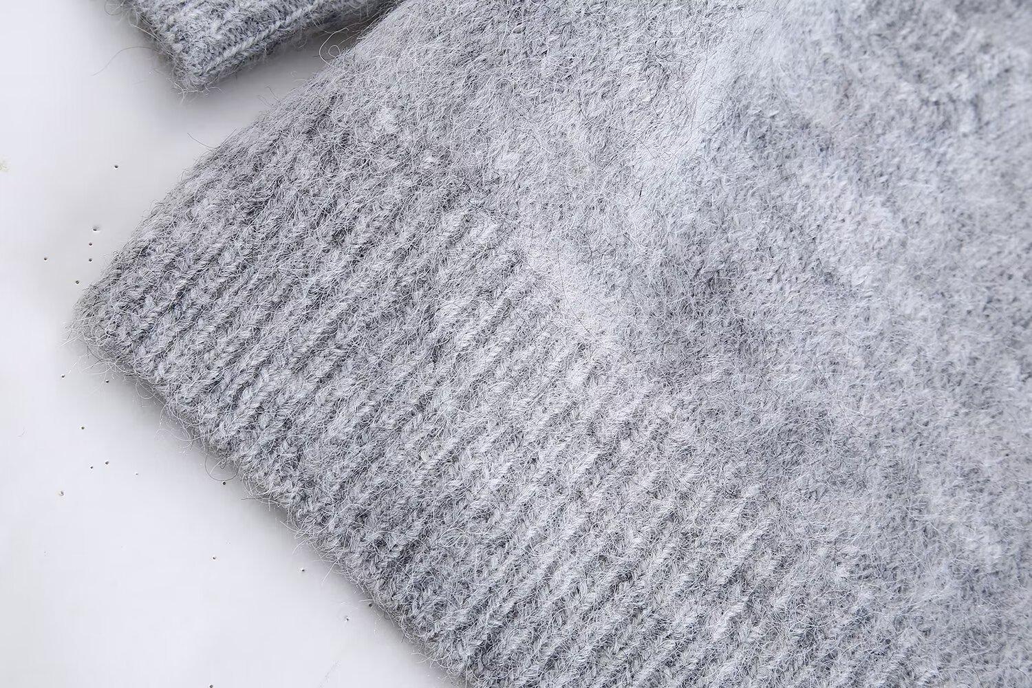 Nuovo maglione lavorato a maglia casual con scollo rotondo intarsiato con gioielli CCP per autunno e inverno_voghion.com
