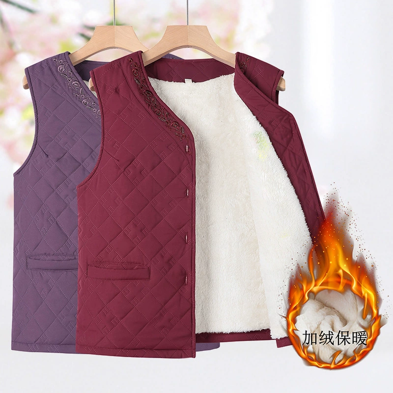 Матери среднего и пожилого возраста, одетые в бархат, толстый жилет бабушки, толстый, увеличенный осенью и зимой