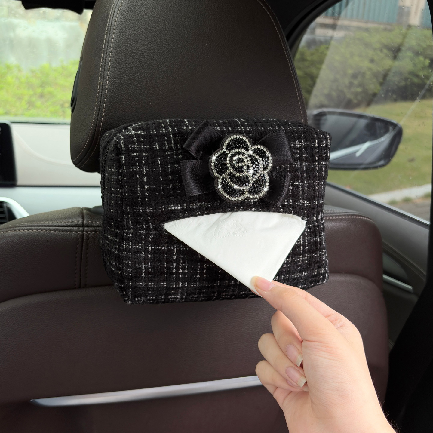 Elegant car tissue box for women, high-end car tissue holder, creative diamond-embellished camellia car tissue hanging bag