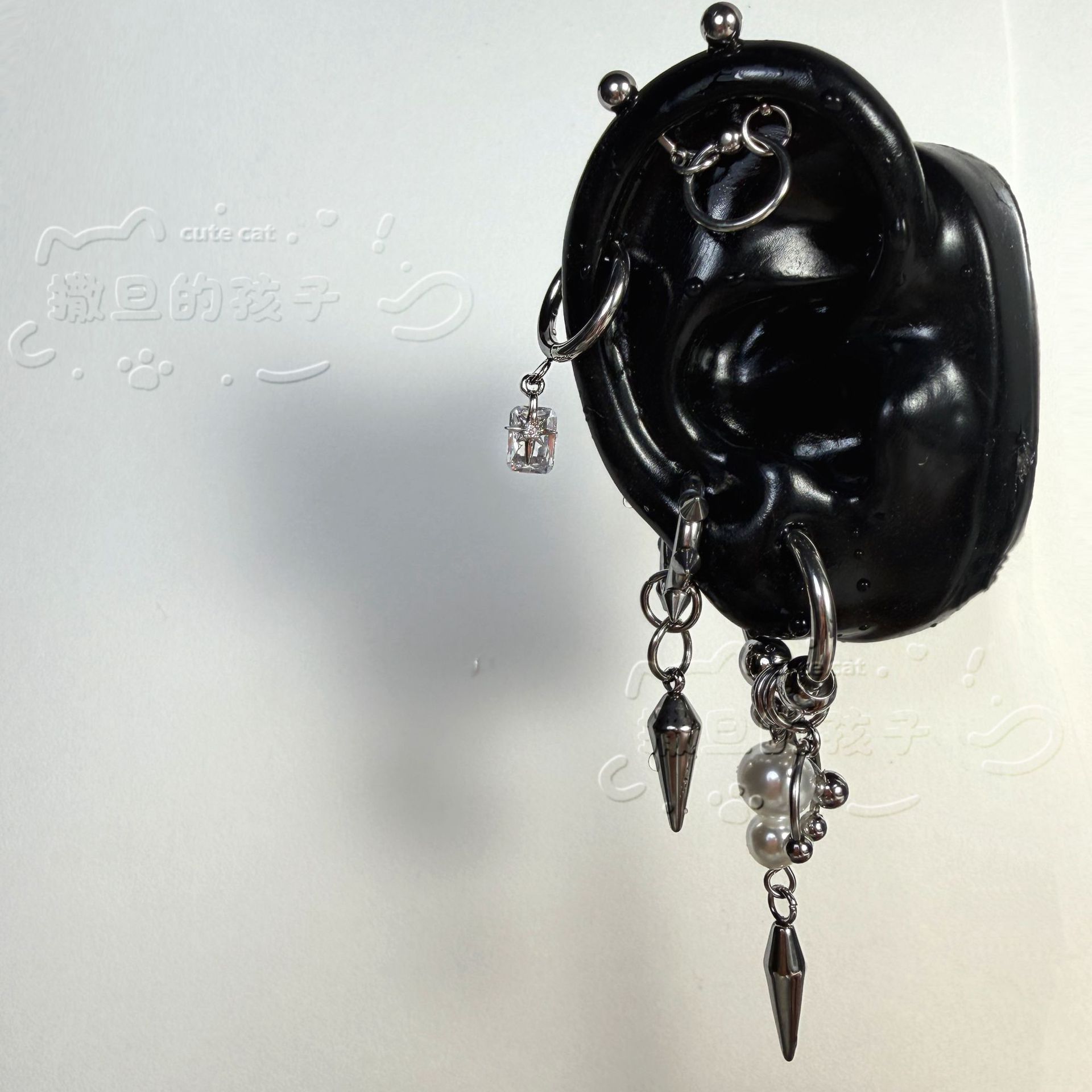 16G labret stud size and finish detail