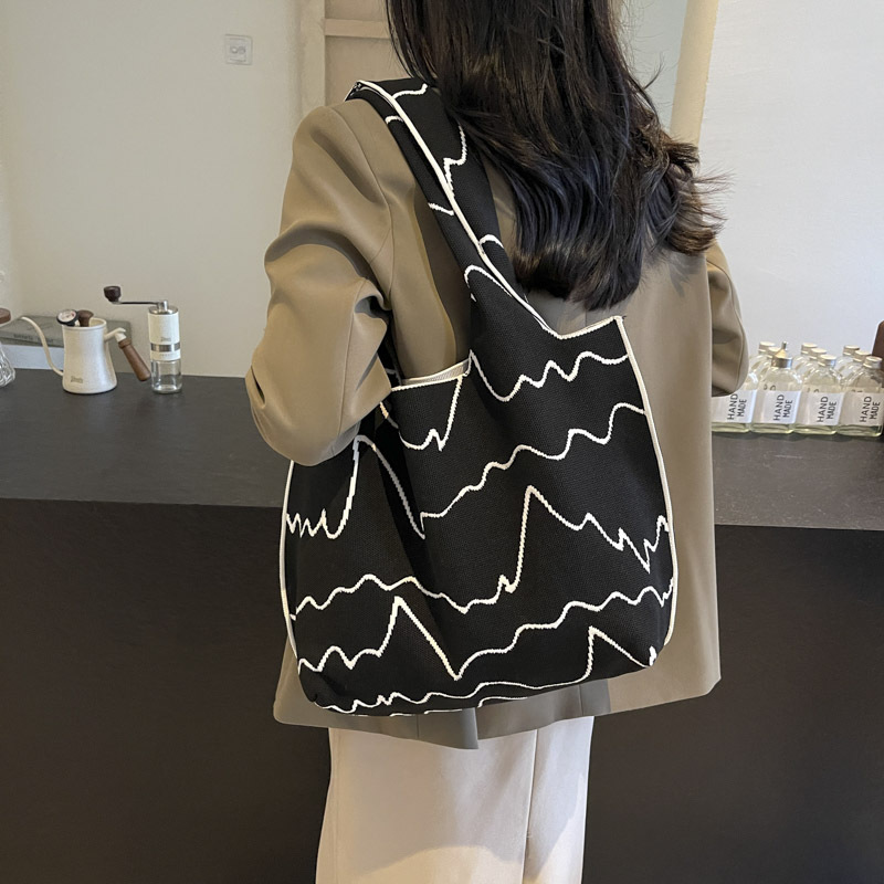 Handbag woven women's shopping bag, versatile for commuting, black and white fashionable, large-capacity single-shoulder bag, striped casual new undefined