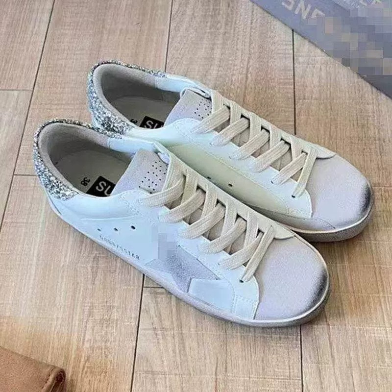 Versión mejorada de Corea del Sur GG Star Zapatos sucios de cola negra Zapatos sucios pequeños Zapatos de tabla viejos de cola plateada para mujer Zapatos casuales de aumento para hombres