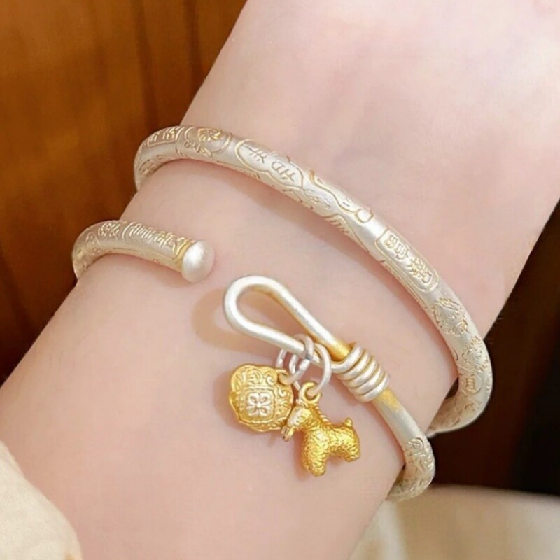 [Get Rich Instantly] Lucky Horse Copper Coin Peace Lock New Chinese Style Gold-Plated Auspicious Horse Bracelet for Women, Pure Silver Plated Hand Jewelry