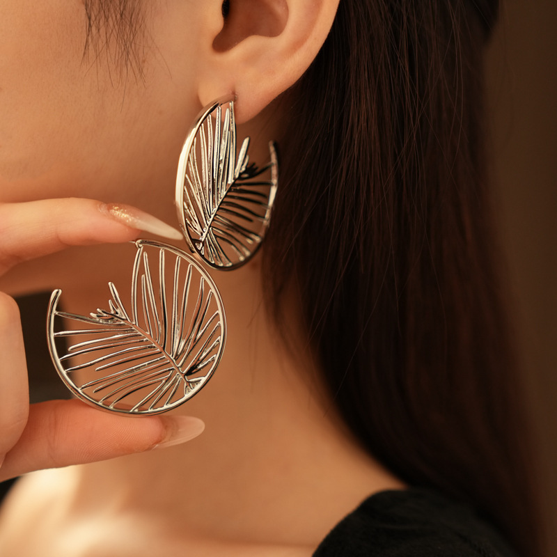 Pendientes de borla de flores de tul de aguja de plata Pendientes de súper hada verde menta fresca Pendientes de diseño exagerado de nicho