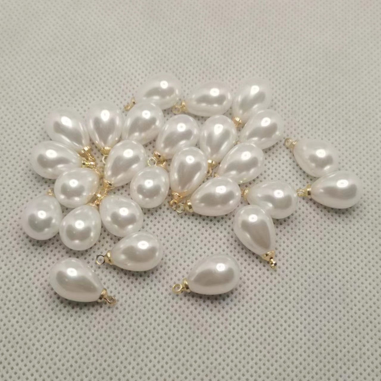 ハイライトは真珠の水滴のペンダントの流行のネックレスのイヤリングの部品をまねます。