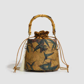 新中式竹节水桶包2025新款复古国风流苏配旗袍手提单肩斜挎女包