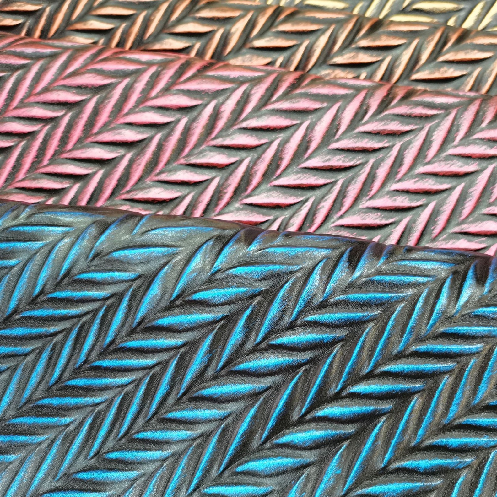 0.8厚PU人造革压皱擦色编织纹 手感软箱包鞋材服装笔记本装饰面料