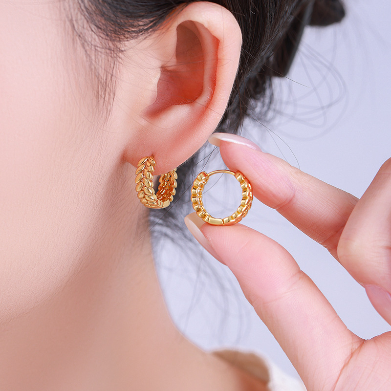 Joyería de moda de aleación chapada 24k color simple aretes de orejas de orejas de trigo ligero lujo temperamento orejas personalizadas para mujeres