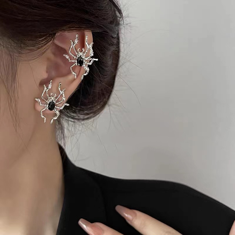 Fashion Spider Titanium Steel Plating Inlay Artificial Gemstones Ear Studs 1 Pair display picture 1