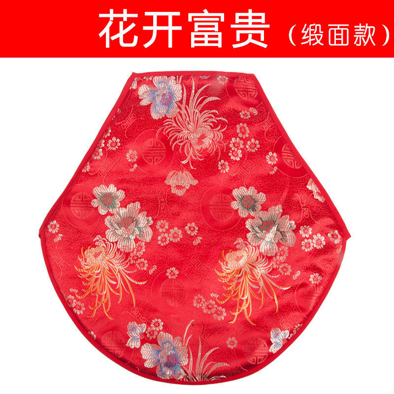 Adult Mugwort Belly Band Ai Rong Du Dou Cotton Herbal Waist Wrap with Moxa Wool Filling for Warmth and Daily Wellness in use