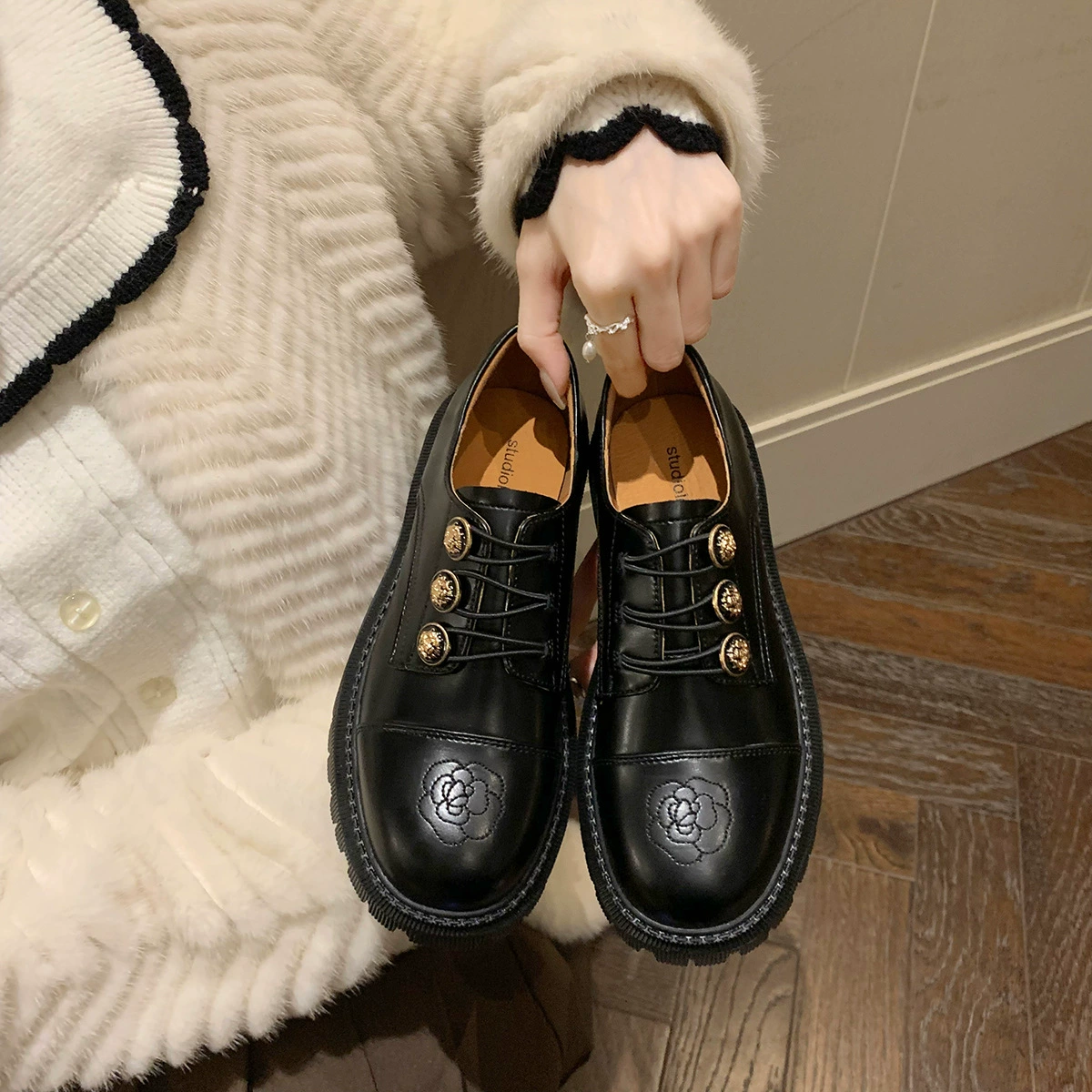 Винтажные лоферы с вышивкой на толстой подошве и толстом каблуке в стиле Хепберн, маленькие кожаные туфли, женские весенне-осенние одиночные туфли из натуральной кожи