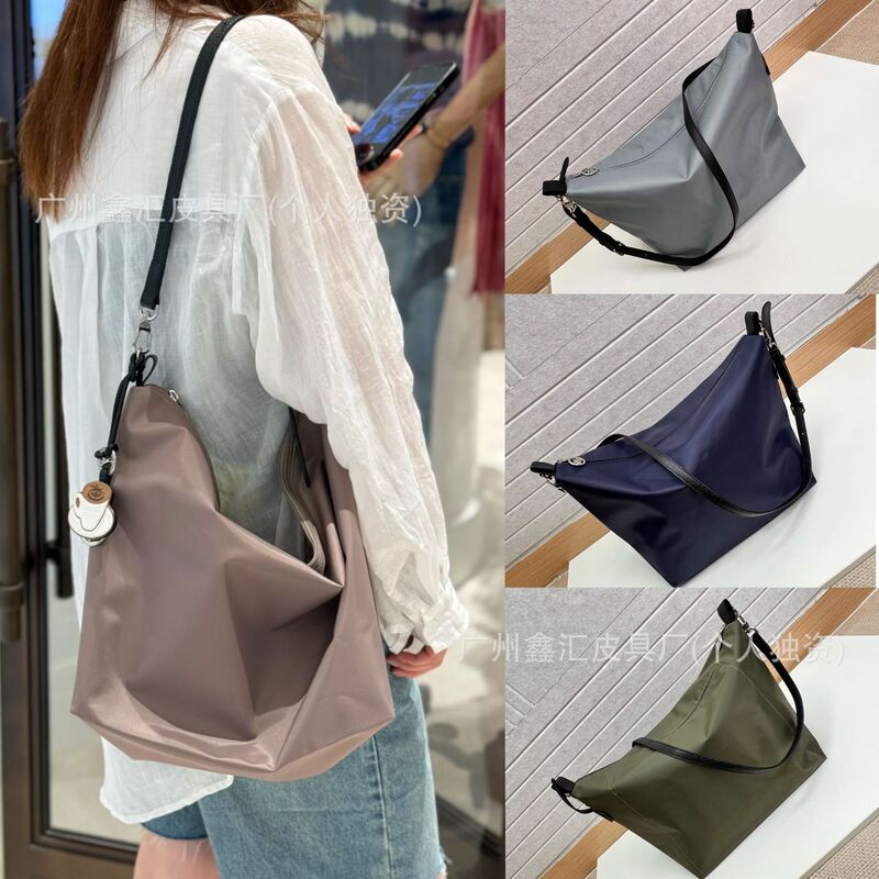 New Dragon Inlaid Slouchy Nylon Crossbody Bag Hobo Crescent Dumpling Tote Bag Commuter Shoulder Bag Large Capacity