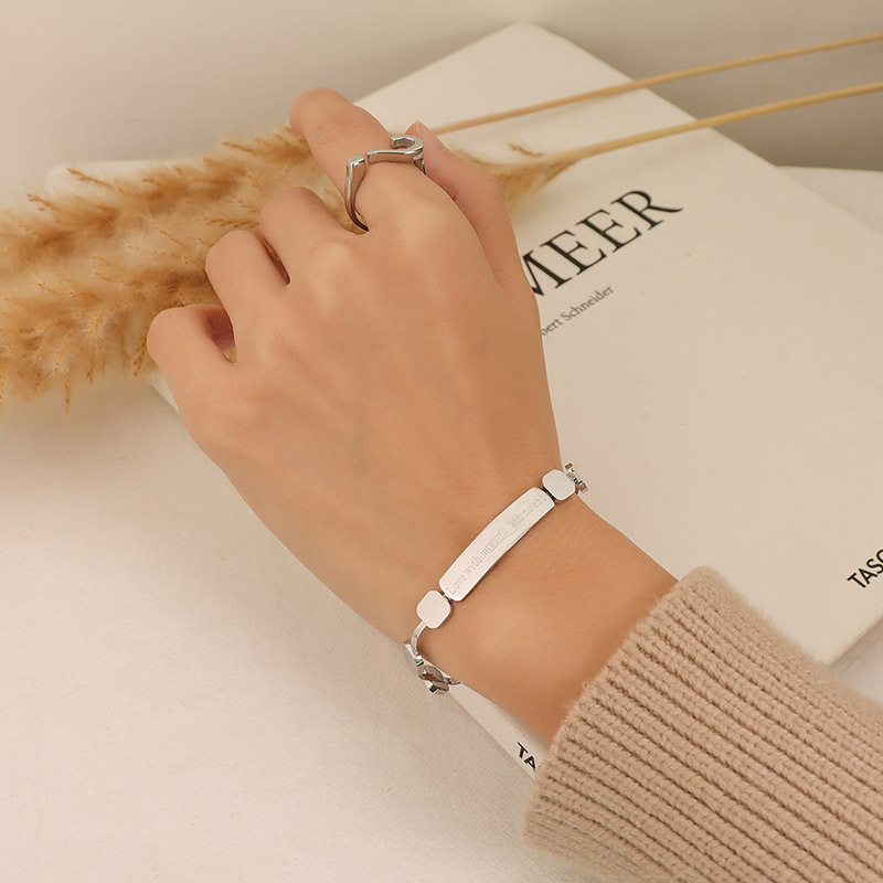 Marka estilo europeo y americano ins joyería nicho diseño sentido inglés letras pulsera transfronteriza nuevo acero de titanio chapado en oro de 18 quilates