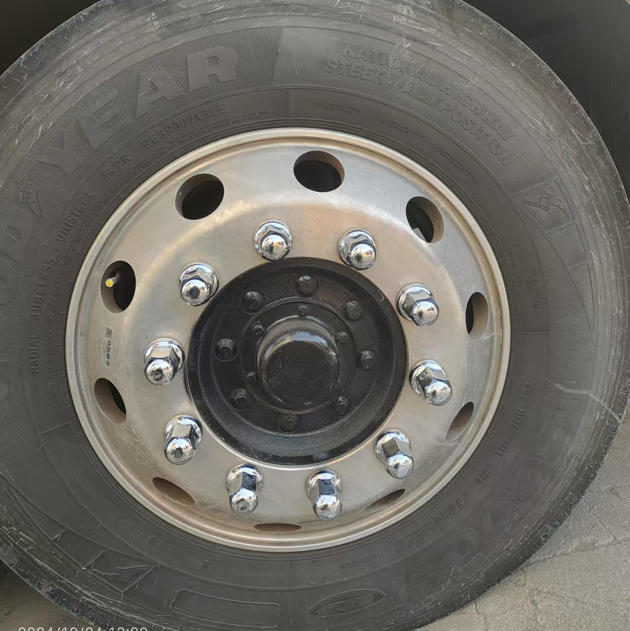 Metal material heavy-duty truck universal tire nut cover, wheel hub screw cap protective cover, decorative dust cap