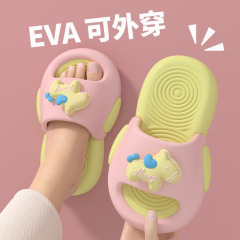 子供用サンダル、夏の漫画のかわいい男の子と女の子、屋内外で着用できる消臭性と滑り止めの柔らかい底のスリッパ