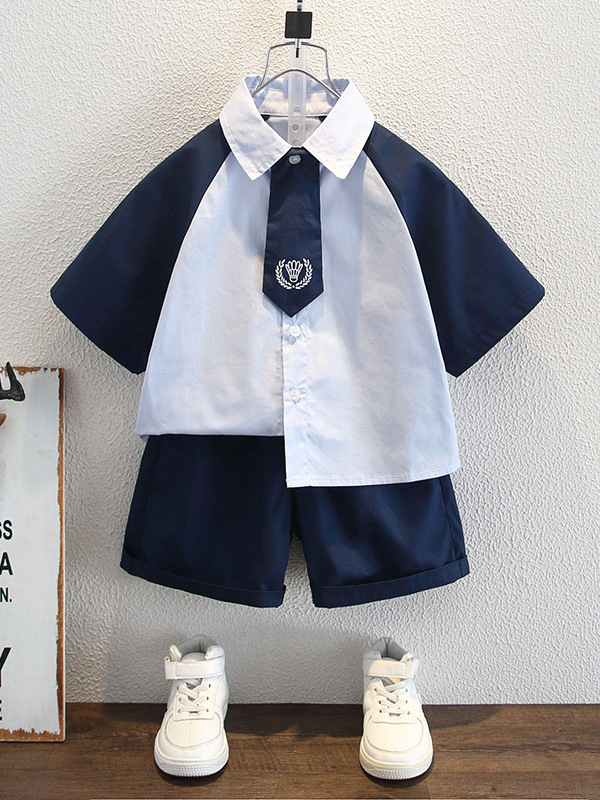 7930 traje de estilo universitario de verano para niños 2025 nueva camisa de verano para niños hermosos pantalones cortos casuales de dos piezas