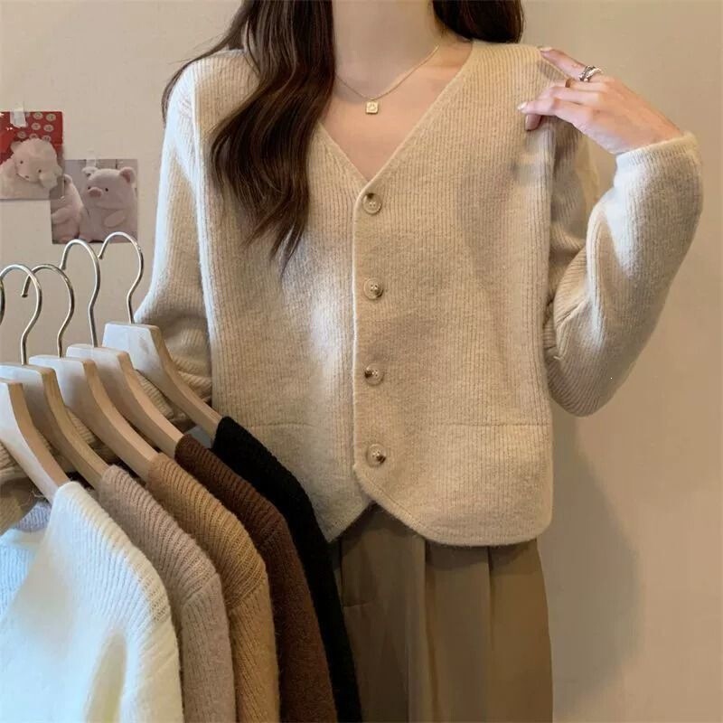 Retro-style collar, simple and slimming French knit cardigan for women, versatile long-sleeve layering top, new autumn and winter short coat