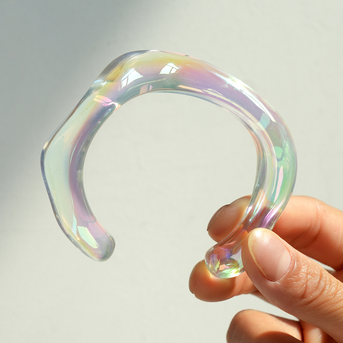 Han zhishang, pulsera abierta transfronteriza Europea y estadounidense transparente femenina AB color yakli exagera la tendencia y las artesanías de moda irregulares
