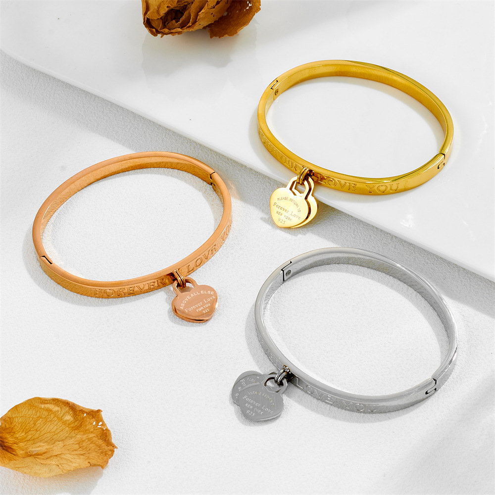 Joyas de acero de titanio exquisito amor doble corazón de melocotón pulsera de acero de titanio para mujer temperamento de lujo ligero moda salvaje estilo ins nicho