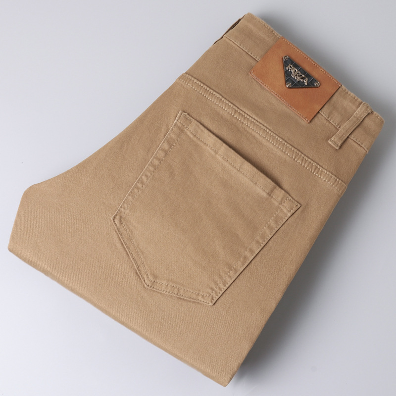 Jeans de color khaki otoño y invierno para hombres de moda simple productos europeos 2024 nuevos pantalones de alta gama de moda casuales delgados