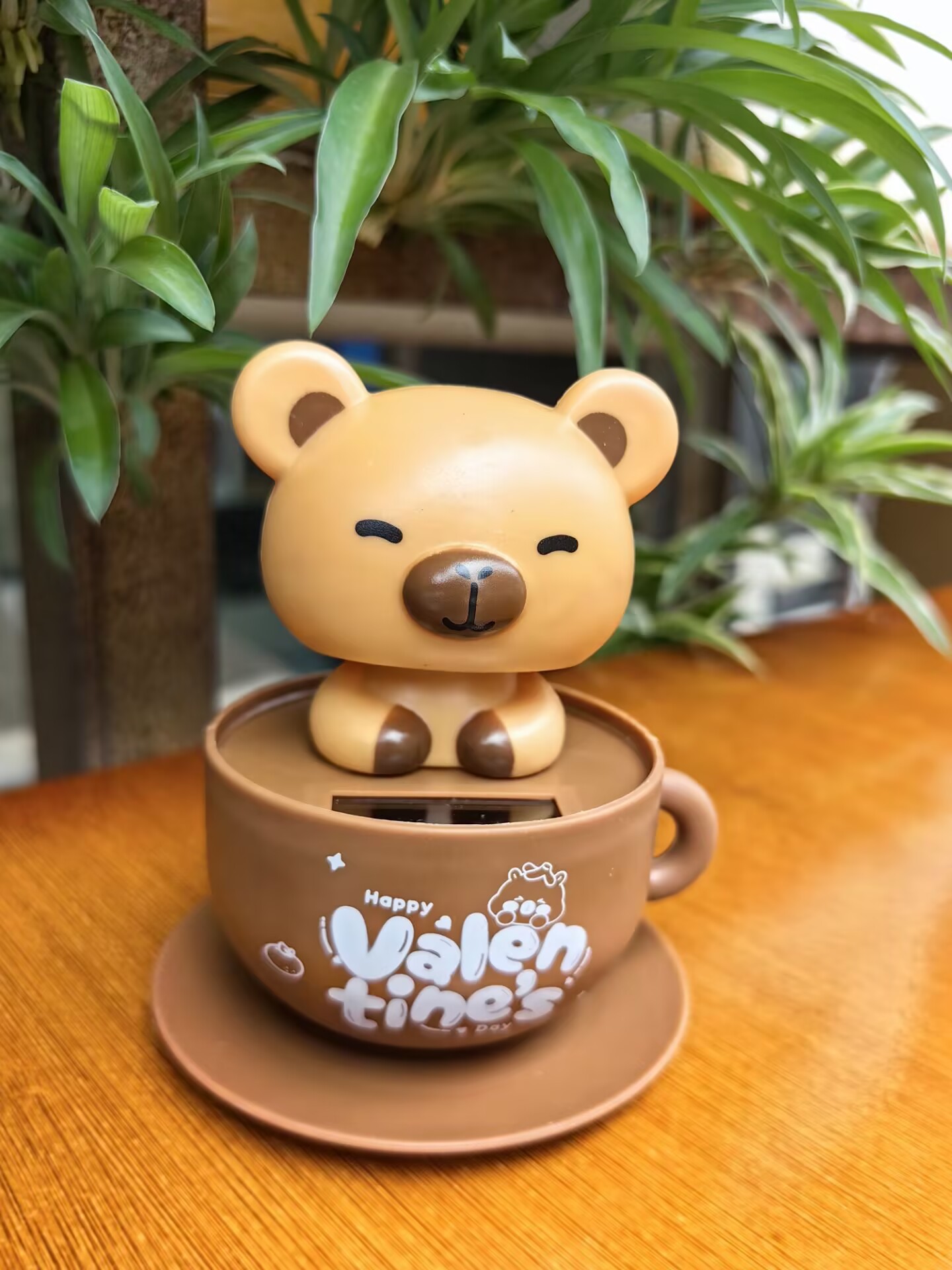 Solar-Powered Panda Bobblehead Ornament, Cute Cartoon Car Interior Creative Decoration, New Model Nodding Doll for Car