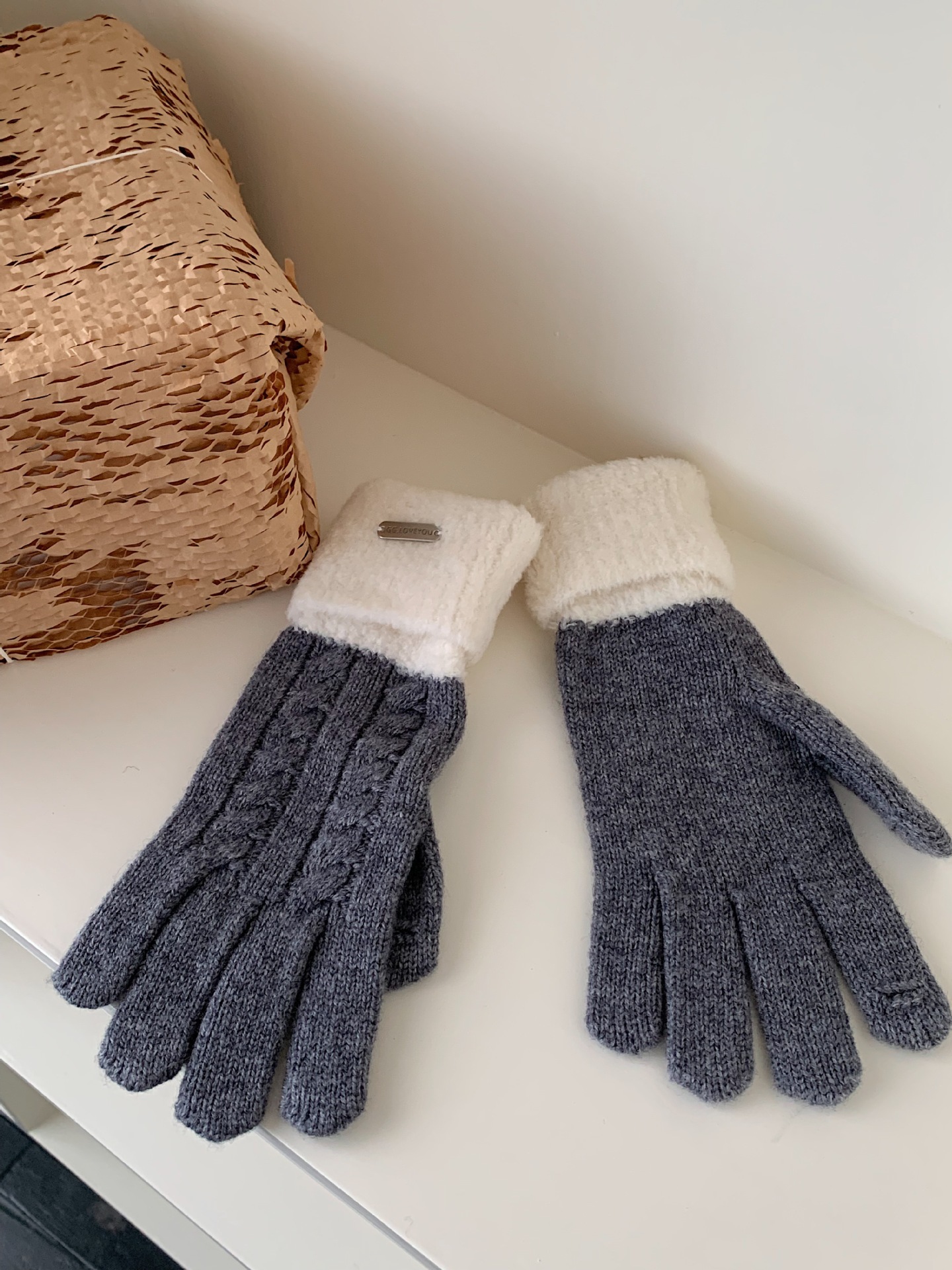 Guantes de lana de bordado clásico de ganado de punto de invierno para mujeres con un alto valor facial grueso guantes de dedo de pantalla táctil caliente