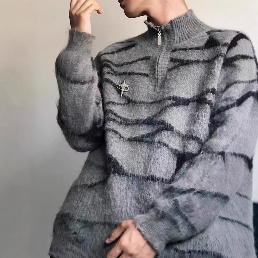 Demi-season retro sweater with zipper