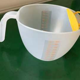 印刷黄色量杯带刻度食品级厨房大容量鸡蛋烘焙蛋液杯容器创意刻度