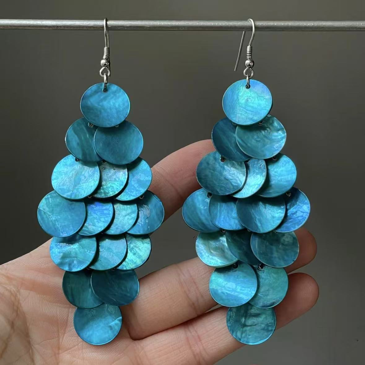 Pendientes de borla de concha geométrica redonda, estilo de vacaciones junto al mar, gancho para la oreja, pendientes de todo fósforo de moda, sentido de clase alta de nicho