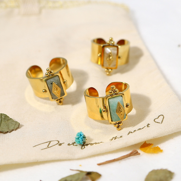 Retro design trend fashionable golden organic geometric ring…