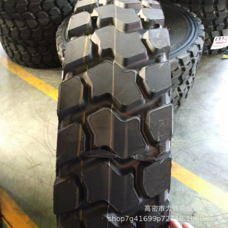 1200R20钢丝胎矿山花纹加深防扎短途自卸车轮胎汽车轮胎1200r20