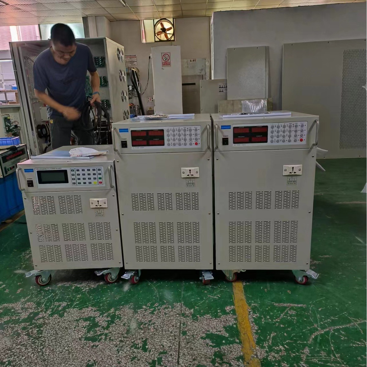 10KVA�̿ر�Ƶ��Դ��45HZ-200HZ�����ɵ���RS485ͨѶ����