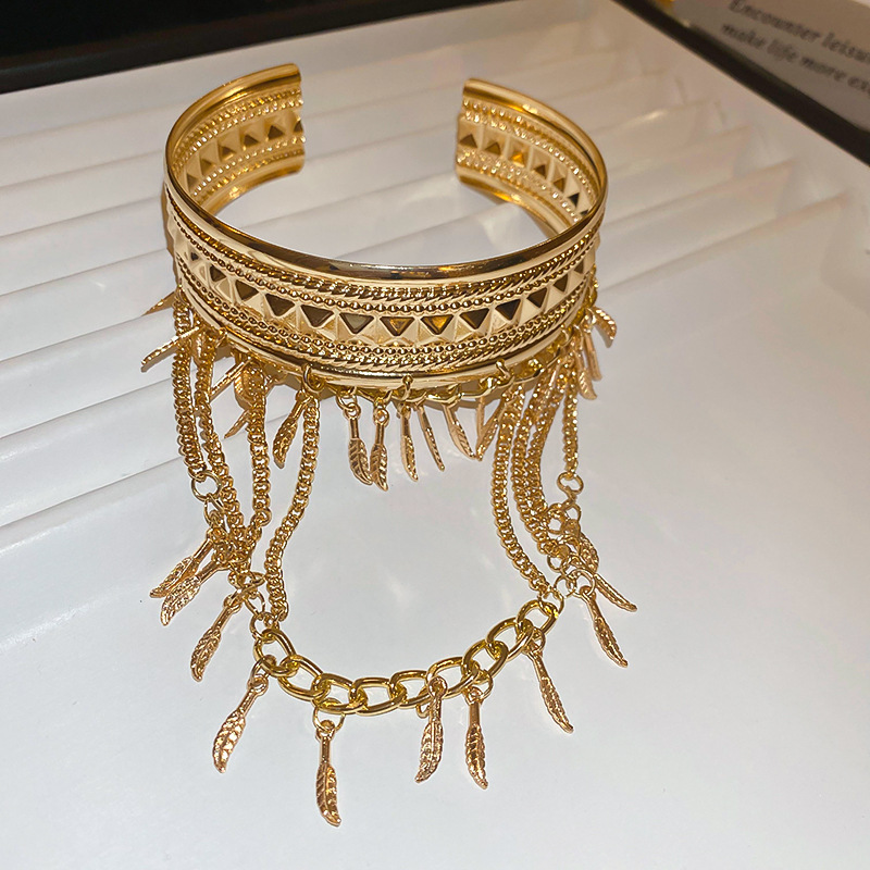 Brazalete de borla de cadena de plumas de metal transfronterizo, brazalete, diseño de moda personalizado, pulsera exótica, joyería femenina