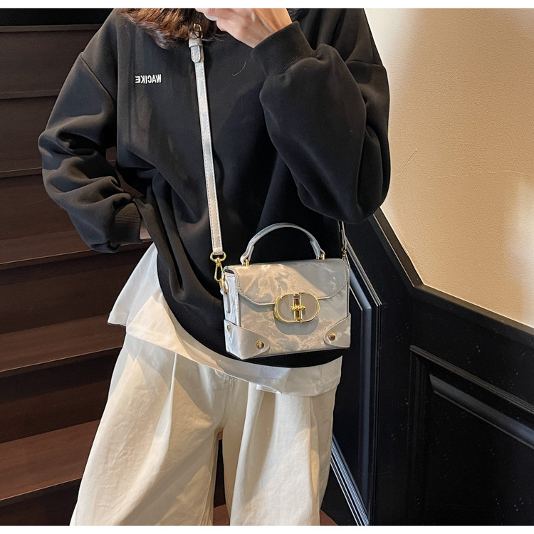 Fashionable and trendy small bag 2025 new women's bag, summer casual and simple crossbody bag, hand-held texture small square bag undefined