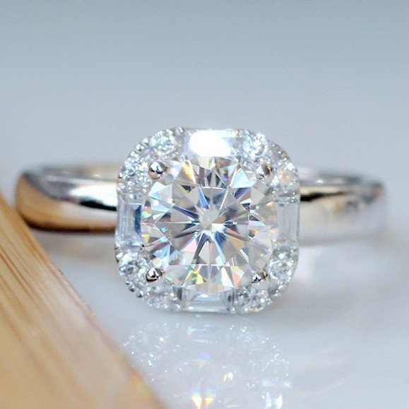 wish New Round Flash Diamond Ring Women's European and American Cross-border Supply Nightclub Queen's Party Engagement Ring