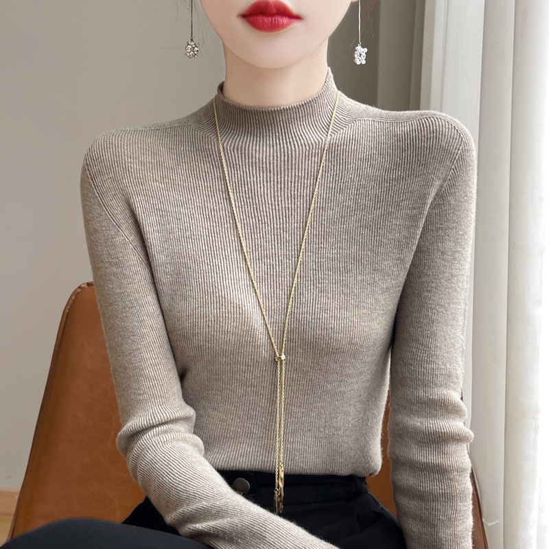 Woolen knitted autumn fitted sweater