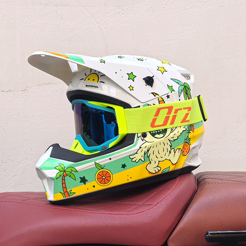 Casco todoterreno Casco de coche eléctrico Casco de rally para hombres y mujeres Casco de batería de descenso de velocidad de bicicleta de montaña Casco completo ORZ