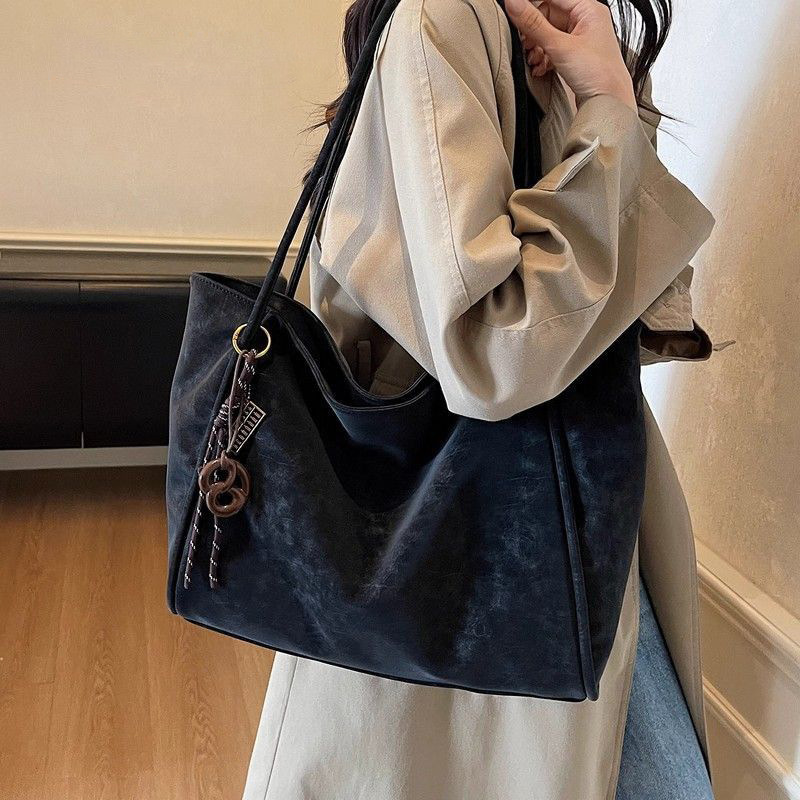 2025 New Niche Design Suede Large-Capacity Bag Women's Fashion Light Luxury Commuting Versatile Shoulder New Bag