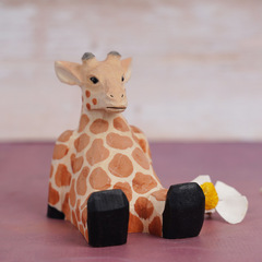 Cute toy phone stand, desk office lazy support stand, wood carving cartoon decoration, movie-watching magic tool