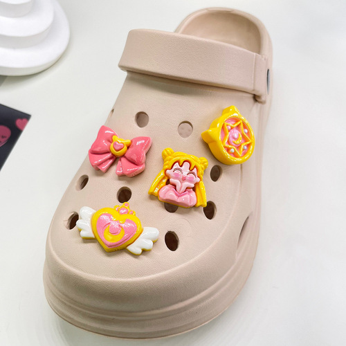 Cartoon bright face beauty Sailor Moon resin small accessories cream glue diy hair accessories head rope mobile phone chain shoe buckle decoration