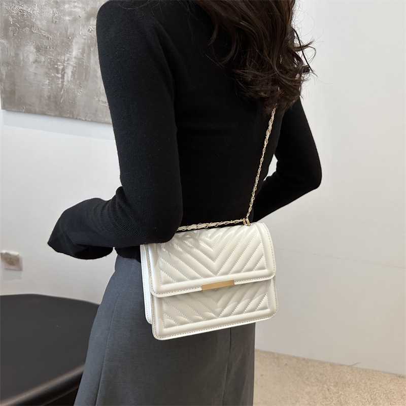 Este año, la nueva tendencia de alta calidad de la cadena de diamante, bolsos cuadrados, bolsos de moda de hombro simple, bolsos de mujer.