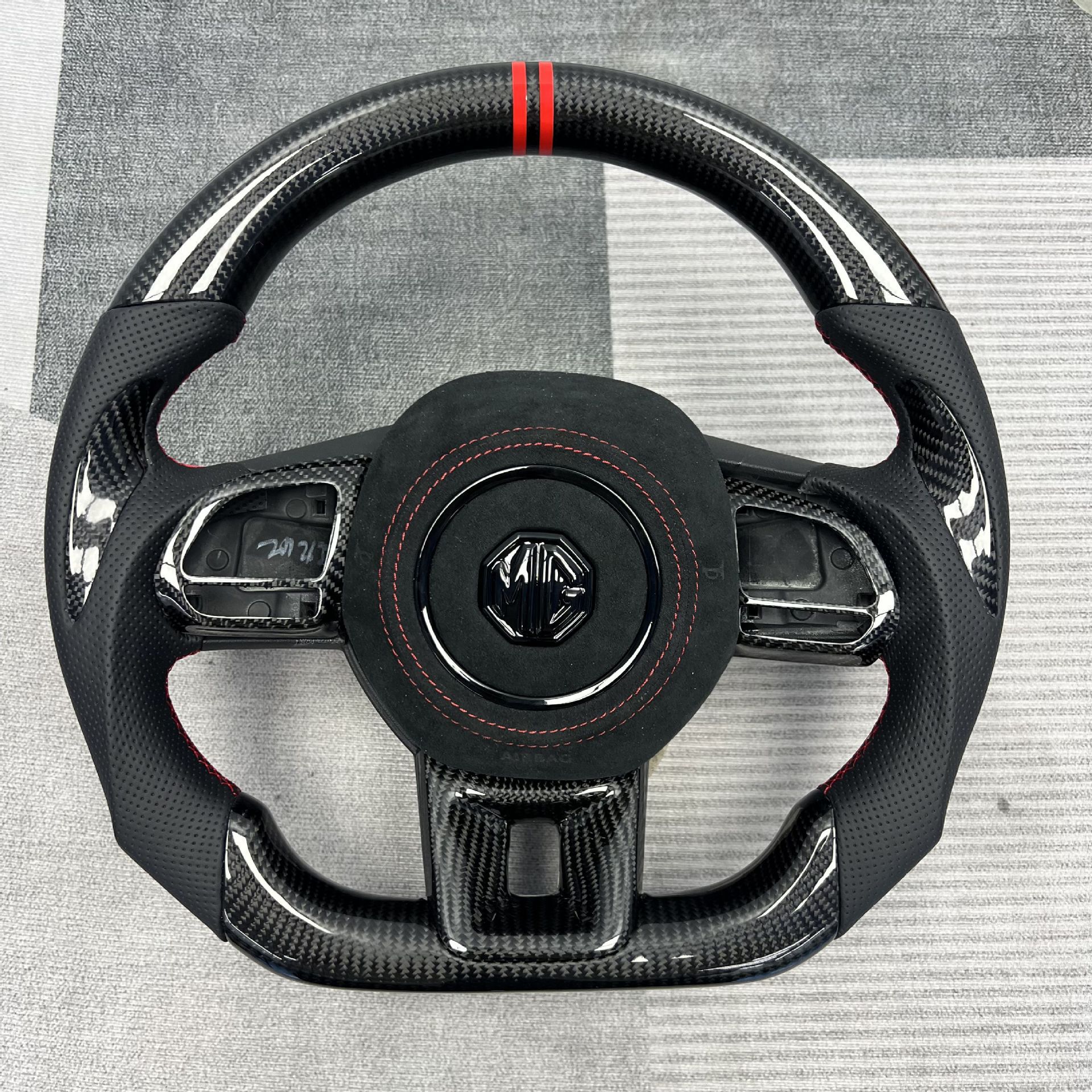 Custom Carbon Fiber Steering Wheel from the Source Manufacturer, Suitable for Modification and Processing of Roewe Mg Car Steering Wheels