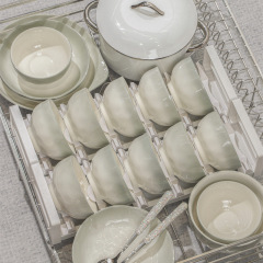 釉薬の下で彩られた陶磁器のご飯の碗の皿の組み合わせの家庭用のシンプルで高級感があります。