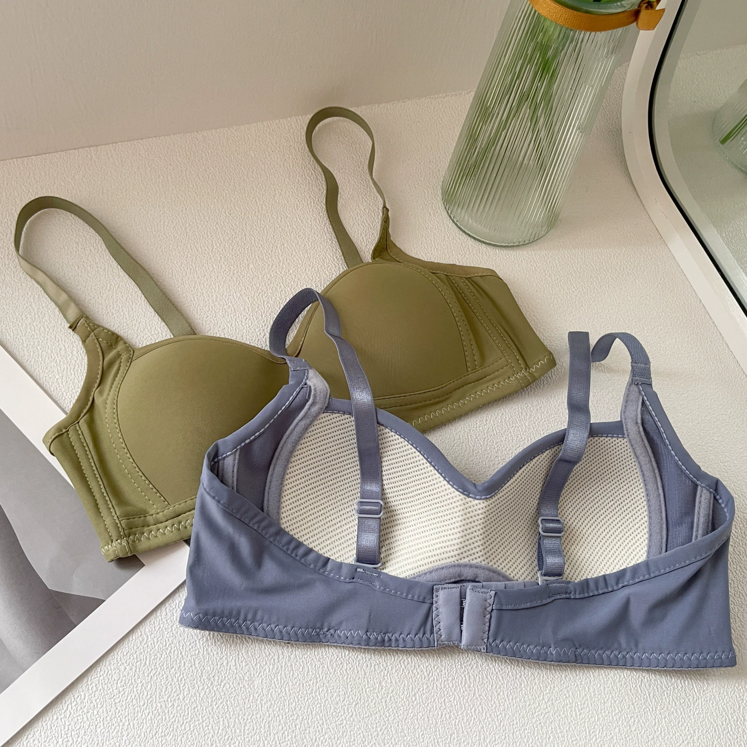 Underwear, light and thin non-slip set for students, supporting wireless bra