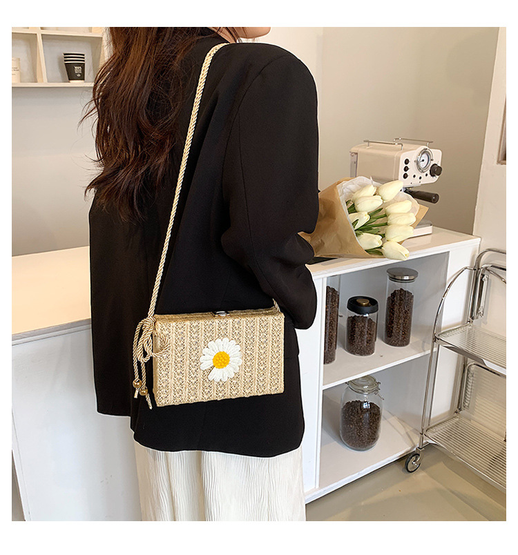 Women's Straw Solid Color Fashion Weave Square Buckle Square Bag display picture 4