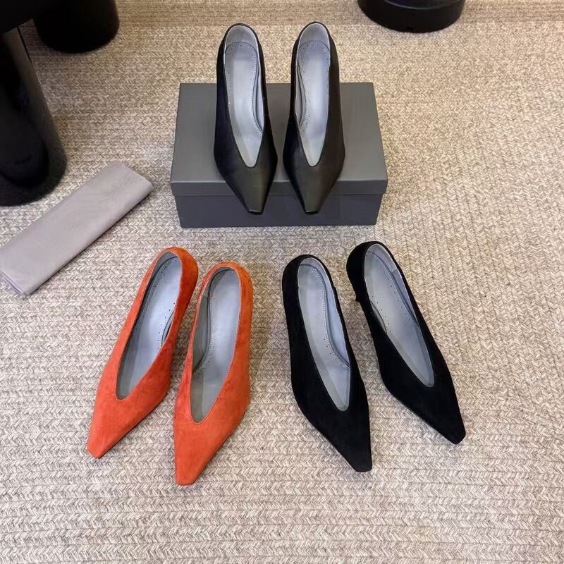 2026 new French minimalist V-cut single shoes for women, featuring a comfortable mid-heel, made with top-grain sheepskin, and a pointed toe design 2026 new French minimalist V-cut single shoes for women, featuring a comfortable mid-heel, made with top-grain sheepskin, and a pointed toe design